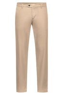 Herren Chino Regular Fit Mit hohem Stretchanteil und 100% Fairtrade zertifizierter Baumwolle.